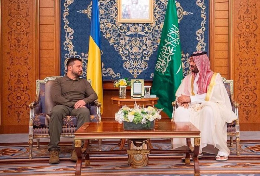 سمو ولي العهد خلال استقبال الرئيس الأوكراني فولوديمير زيلينسكي - واس
