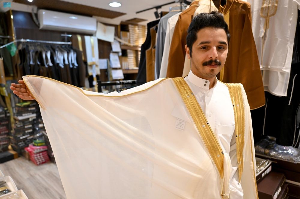 البشوت.. أحد أبرز أزياء العيد بالمنطقة الشرقية - واس