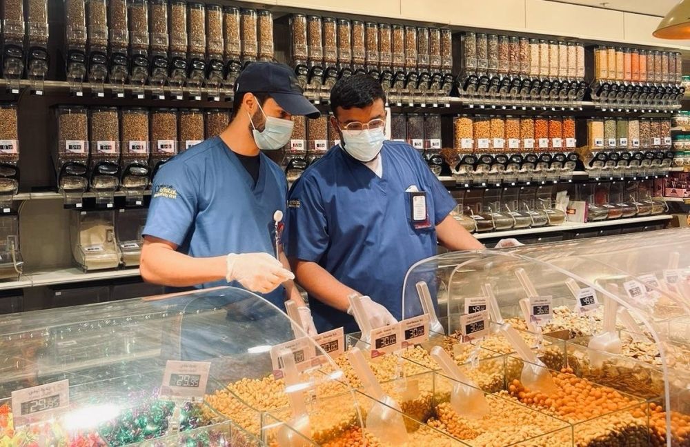 تكثيف الجولات الرقابية استعدادًا لـ «عيد الفطر» بالأحساء - اليوم