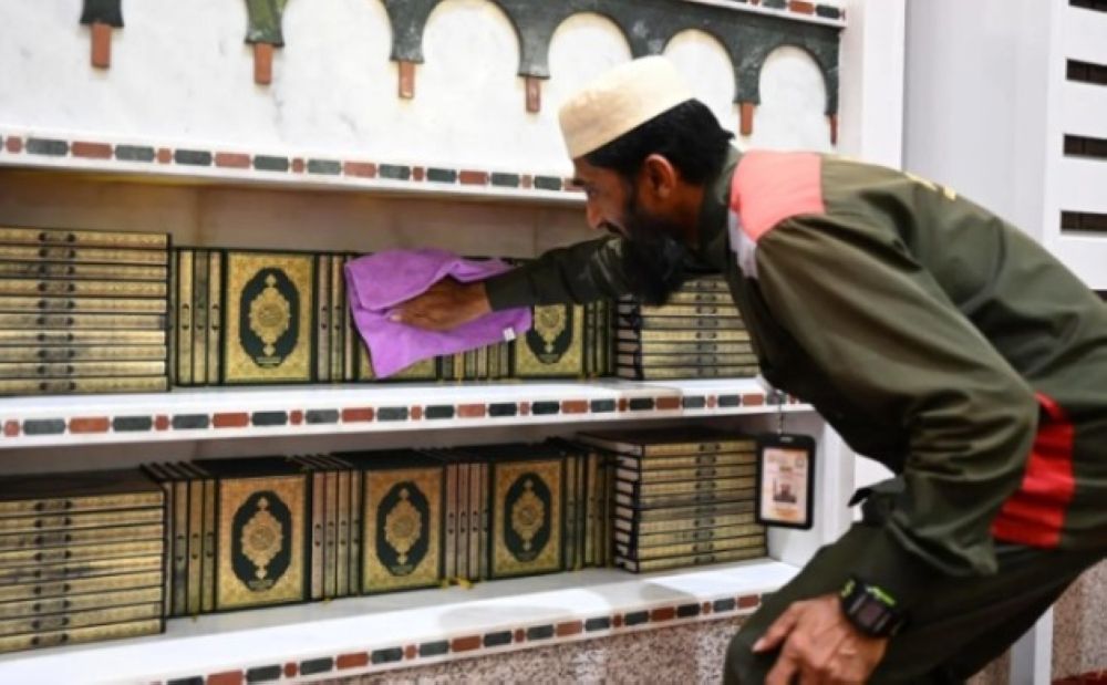 صلاة عيد الفطر في المدينة المنورة - واس