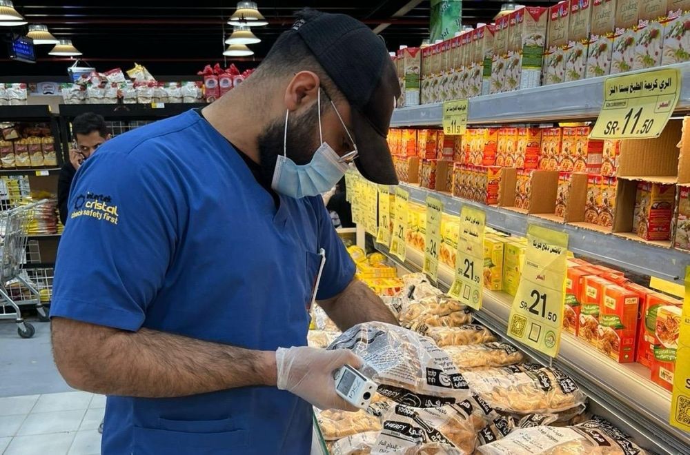 تكثيف الجولات الرقابية استعدادًا لـ «عيد الفطر» بالأحساء - اليوم