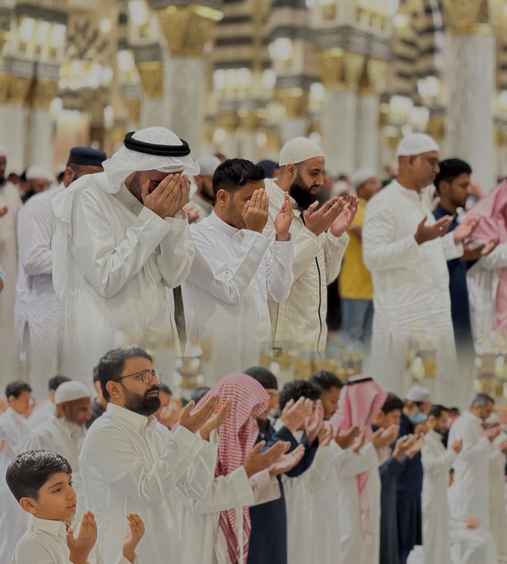 الحرمين الشريفين يشهدان تدفقًا مليونيًا في الجمعة الرابعة من رمضان