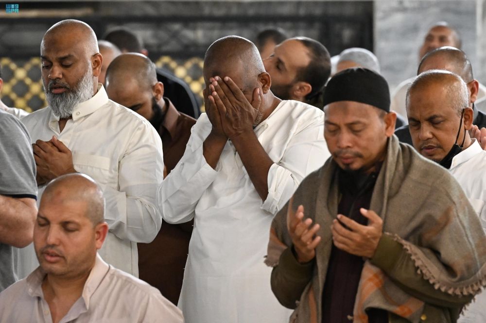ضيوف الرحمن يشهدون ختم القرآن الكريم في المسجد الحرام - واس