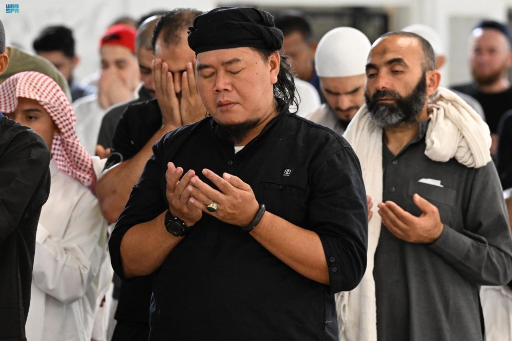ضيوف الرحمن يشهدون ختم القرآن الكريم في المسجد الحرام - واس