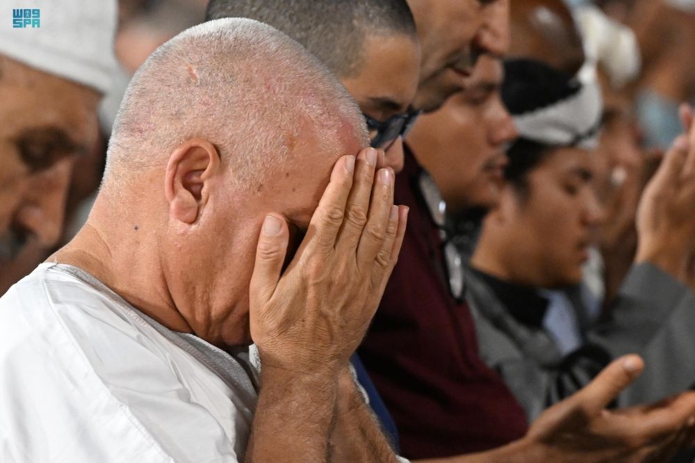 ضيوف الرحمن يشهدون ختم القرآن الكريم في المسجد الحرام - واس