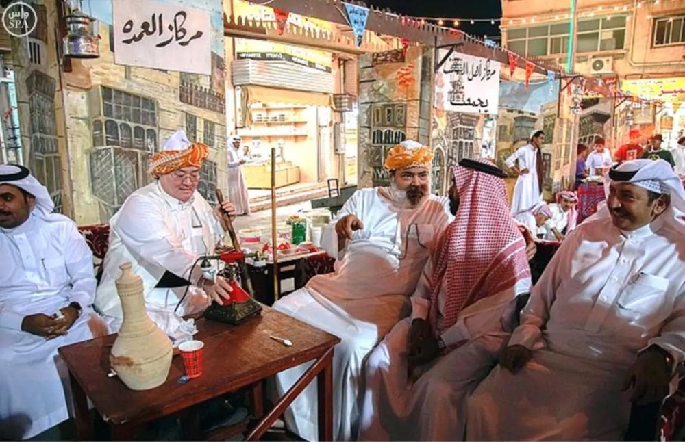 استعداد مبكر وتجمعات أسرية.. عادات العيد في المملكة ودول الخليج