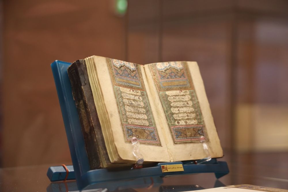 الجلال قرين الجمال.. مقتنيات مكتبة الملك عبد العزيز العامة من المصاحف الشريفة النادرة - اليوم