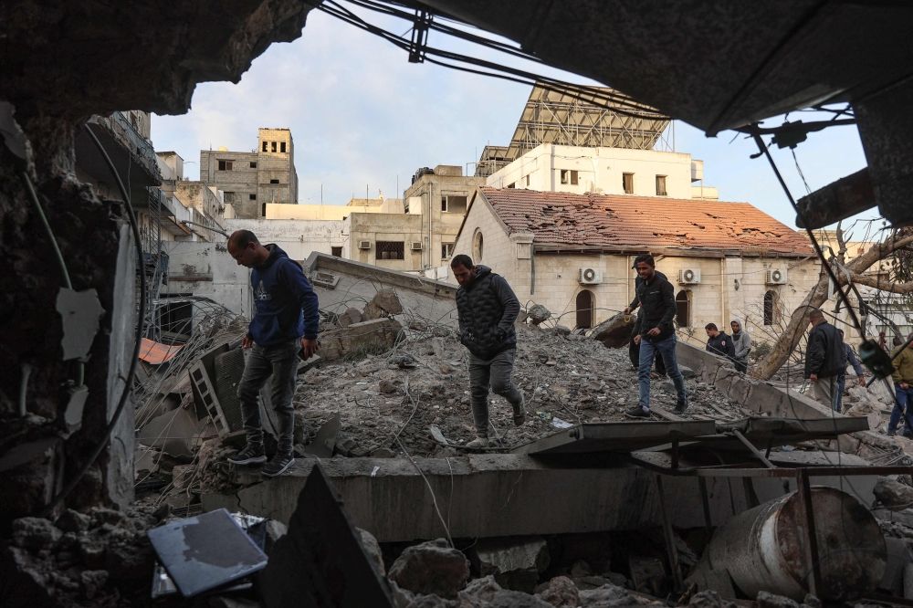 الدمار يخيم على مستشفى المعمداني في غزة جراء غارة للاحتلال- أ ف ب