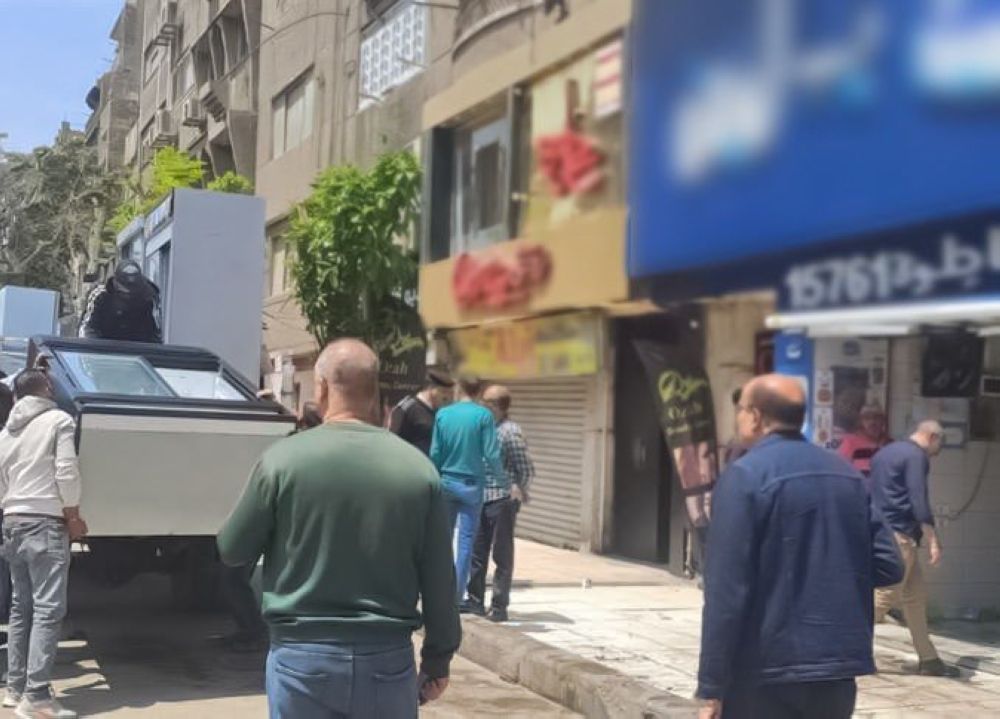 بكتيريا ضارة ومواد محظورة وراء إغلاق سلسلة مطاعم شهيرة بمصر