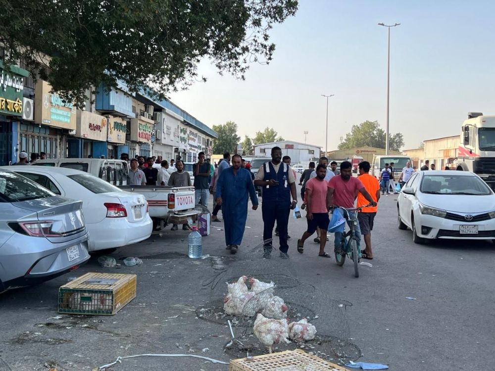 ضبط 4 أطنان مواد متنوعة من الباعة المخالفين في حملة مشتركة بالدمام
