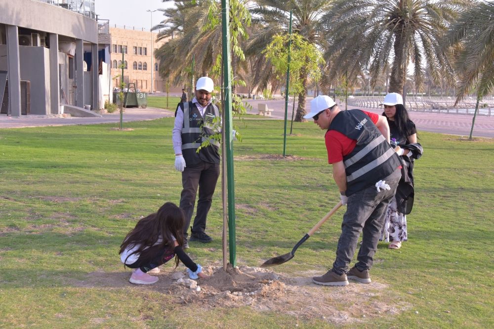 600 متطوع في حملة لزراعة الأشجار في كورنيش الدمام