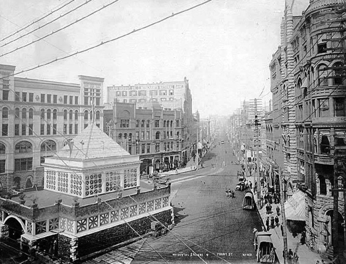 1893 - انهيار سوق نيويورك للأوراق المالية مما تسبب بكساد اقتصادي كبير.