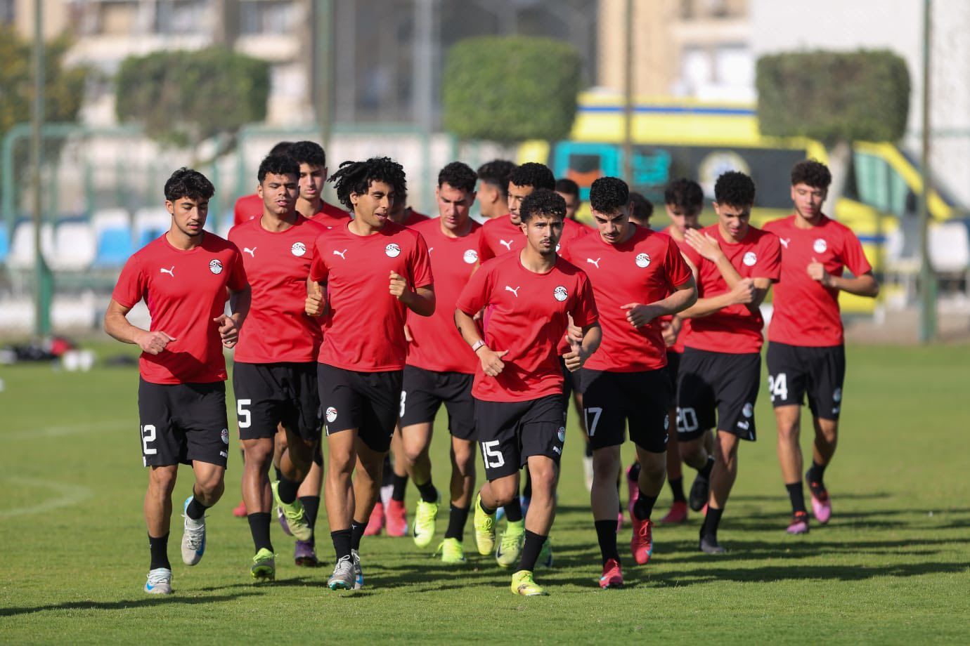 تدريب منتخب الشباب (1) تدريب منتخب الشباب (1)