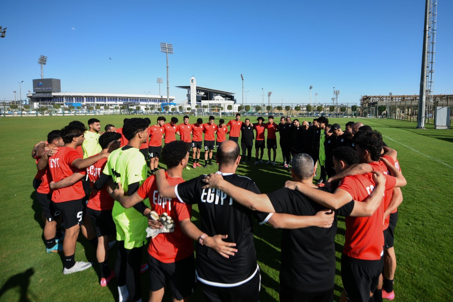 تدريب منتخب الشباب (4) تدريب منتخب الشباب (4)