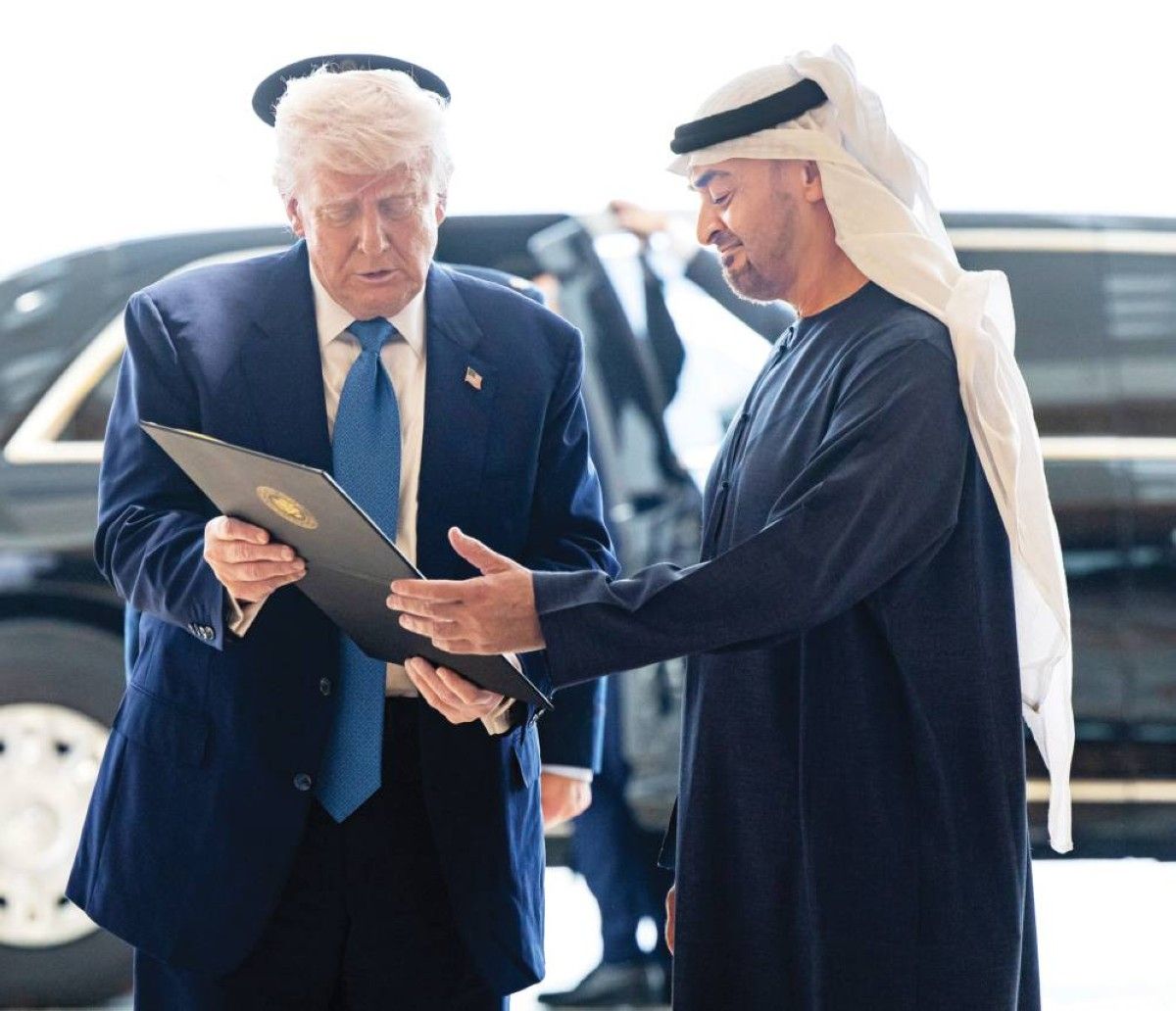 محمد بن زايد في حديث مع دونالد ترامب