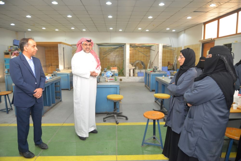 تدريب 50 فتاة على صيانة الأجهزة المنزلية وميكانيكا السيارات بالدمام