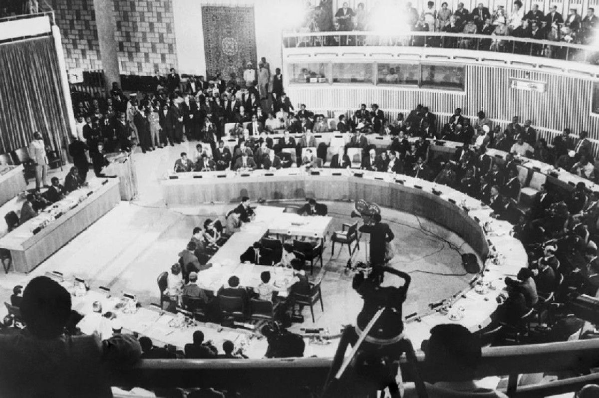 1963 إعلان 30 دولة تأسيس منظمة الوحدة الأفريقية في أديس أبابا.
