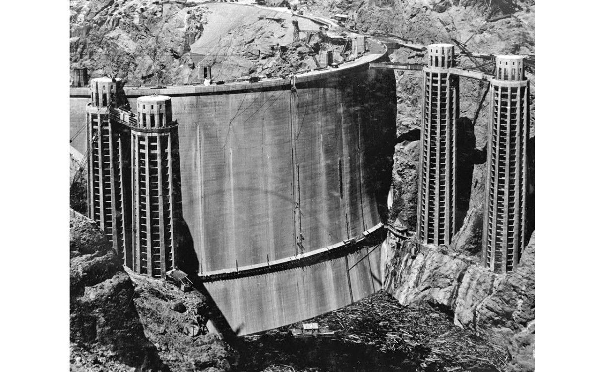 1937 وقوع حادثة جسر ماركو بولو التي مهدت لغزو اليابانيين بكين