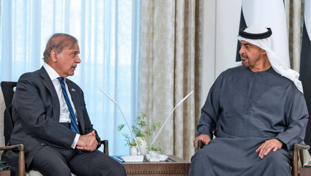 محمد بن زايد خلال استقبال محمد شهباز شريف