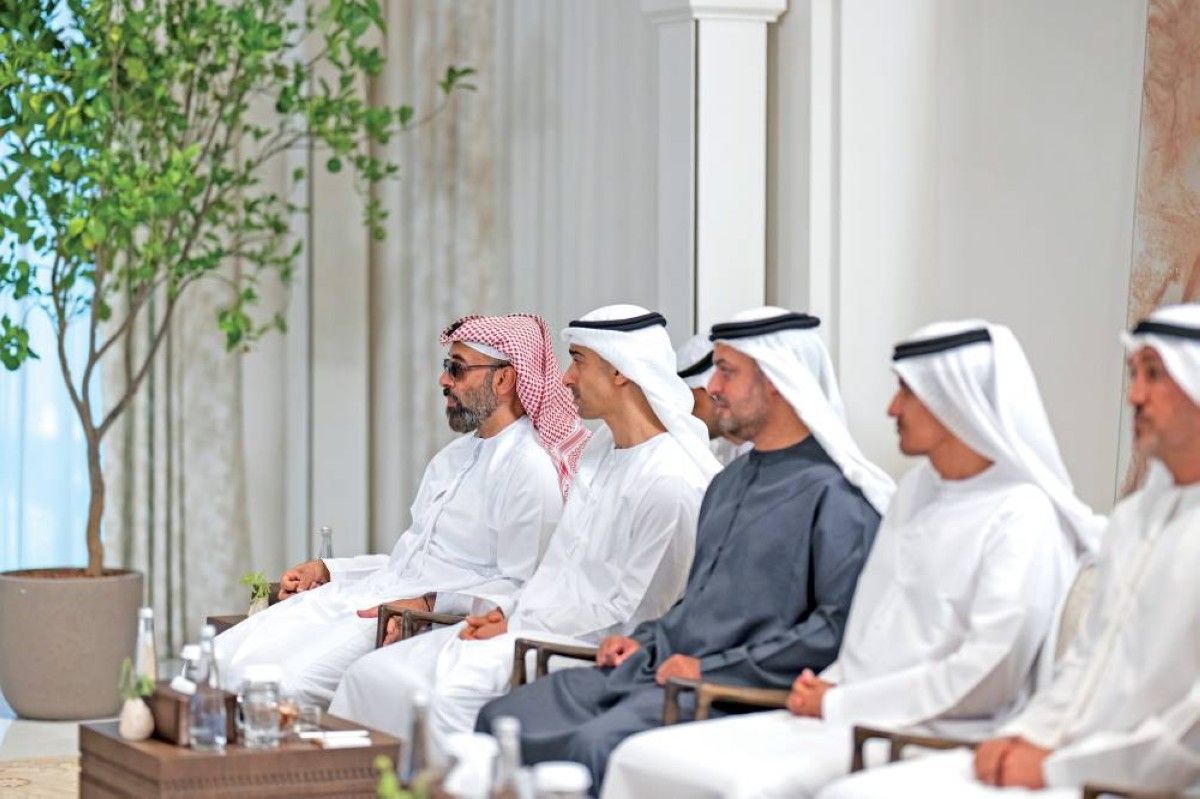 طحنون بن زايد وحمدان بن محمد بن زايد ومحمد بن حمد بن طحنون وعلي الشامسي ومحمد المزروعي
