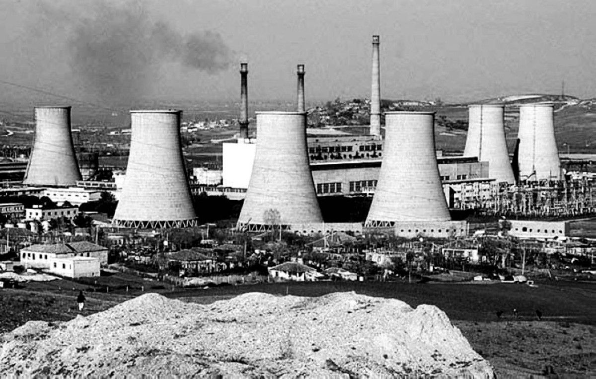 1954 افتتاح أول مفاعل نووي لإنتاج الطاقة الكهربائية بالقرب من موسكو.