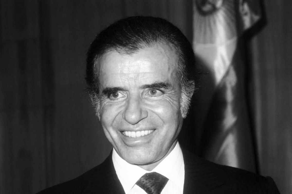 1989 - كارلوس منعم يتولى رئاسة الأرجنتين.
