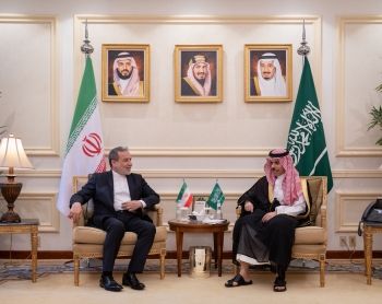 وزير الخارجية ونظيره الإيراني يناقشان جهود تحقيق الاستقرار بالمنطقة