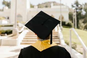 بنك التنمية يربط صرف تمويل التعليم بنتائج الطالب الأكاديمية - عاجل