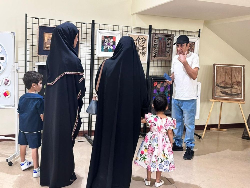 300 زائر يتفاعلون مع