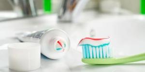تحقيق يكشف عن معادن سامة في معاجين أسنان شهيرة - تليجراف الخليج