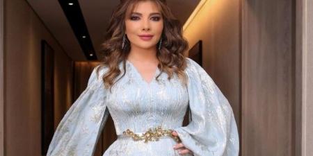 أصالة نصري تثير الجدل بسبب تصرفها الغريب مع معجب - تليجراف الخليج