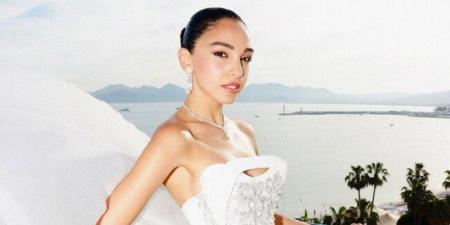 حقيبة يد سلمى أبو ضيف بنقشة البقرة من Prada..و سعرها مرتفع جداً - تليجراف الخليج