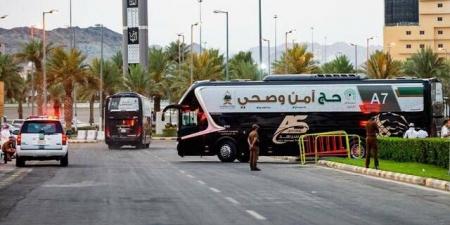 أمن الحج يضبط مقيمًا حاول تهريب 4 مخالفين إلى مكة بمركبة مخصصة لنقل المرضى - تليجراف الخليج