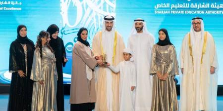 سلطان بن أحمد يكرم الفائزين بجائزة التفوق والتميز التربوي - تليجراف الخليج