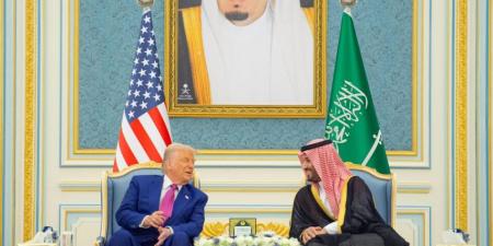 04:48 سمو ولي العهد يستقبل رئيس الولايات المتحدة الأمريكية في الديوان الملكي بقصر اليمامة ويقيم مأدبة غداء رسمية تكريمًا لفخامته - تليجراف الخليج