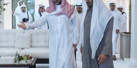 11:27 بتوجيه من القيادة .. وزير الدفاع يبحث مع رئيس الإمارات استقرار أمن المنطقة - تليجراف الخليج