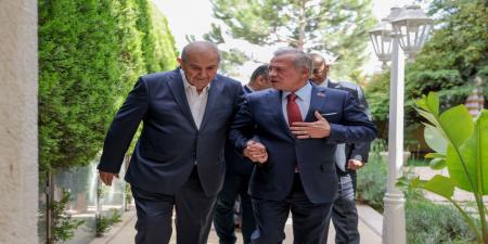 الملك يزور إياد علاوي في منزله معزيا بوفاة نجله - تليجراف الخليج