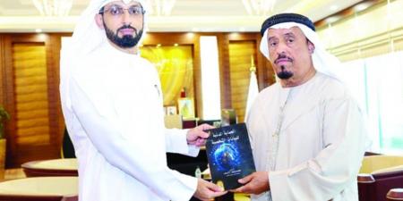 ضاحي خلفان يتلقى رسالة دكتوراه حول الحماية المدنية للبيانات الشخصية - تليجراف الخليج