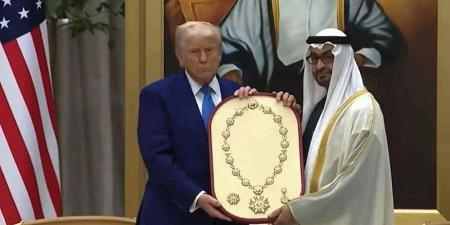 محمد بن زايد يمنح الرئيس الأميركي "وسام زايد" - تليجراف الخليج