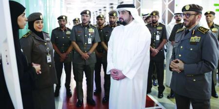 أحمد بن محمد يطّلع على سير العمل في «إقامة دبي» - تليجراف الخليج
