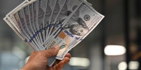 الدولار يتذبذب وسط ضبابية بشأن الاتفاقات التجارية - تليجراف الخليج