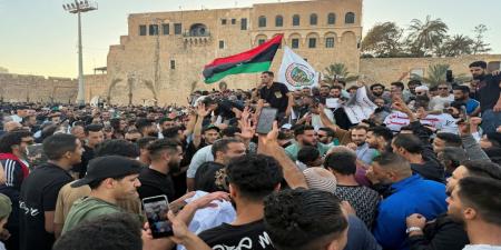 متظاهرون ليبيون يطالبون باستقالة رئيس الحكومة - تليجراف الخليج