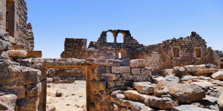 بالصدفة .. جرافة تصطدم بمبنى وتكشف آثارًا جديدة في أم الجمال - تليجراف الخليج