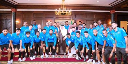 أمير تبوك يستقبل نادي نيوم ويبارك تتويجهم بدوري يلو والصعود إلى «روشن» - تليجراف الخليج