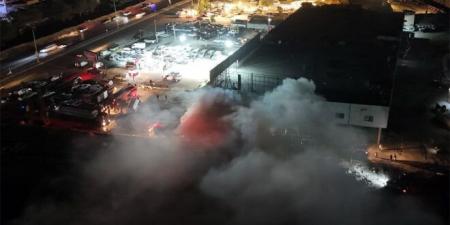 فرق الإطفاء تسيطر بشكل جزئي على الحريق في معمل للإسفنج في حوش بلاس بريف دمشق - تليجراف الخليج