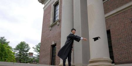 طلاب تايوان "قلقون" بعد منعهم من الالتحاق بجامعة هارفارد - تليجراف الخليج