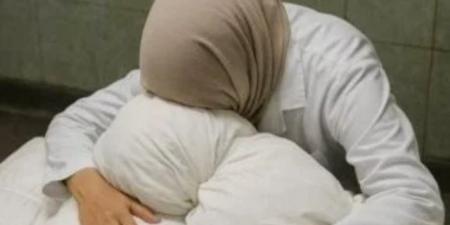 استشهاد زوج الطبيبة آلاء النجار المفجوعة بفقد أبنائها التسعة في قصف للاحتلال - تليجراف الخليج