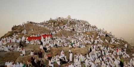 الحجاج يتوافدون إلى صعيد عرفات لأداء الركن الأعظم من فريضة الحج - تليجراف الخليج