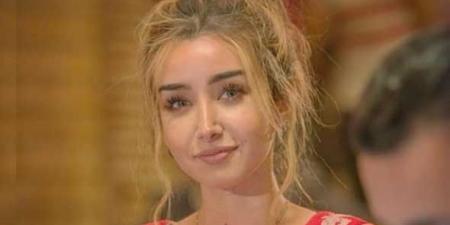 هنا الزاهد تُعبر عن سعادتها بتجدّد التعاون مع النجم تامر حسني من خلال فيلم "ريستارت" - تليجراف الخليج