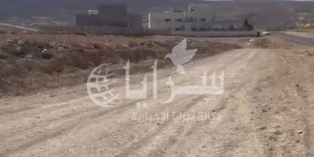 بالفيديو .. أهالي "حي البقعة الغربي" في البترا يشتكون ضعف الخدمات وغياب المياه والطرق المعبدة - تليجراف الخليج